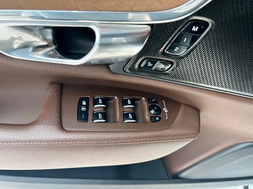 Volvo S90 2019 — фото 16