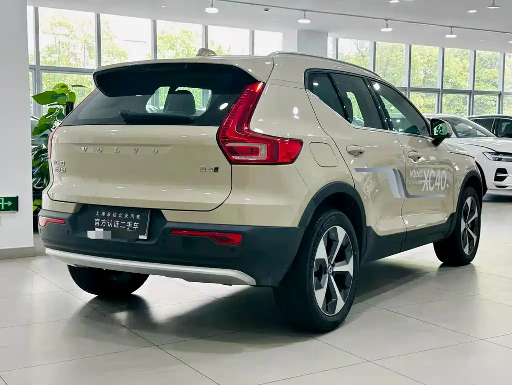 Volvo XC40 2024 — фото 8