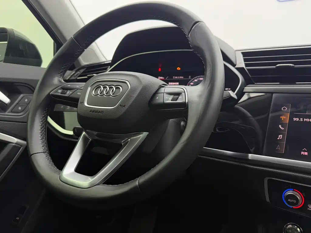 Audi Q3 2022 — фото 13