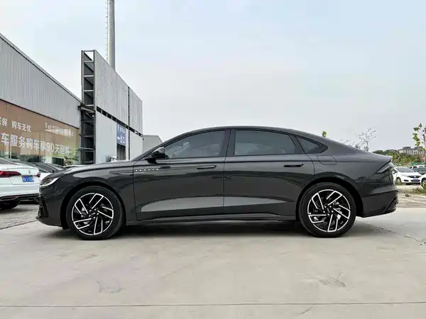 Lincoln Z 2022