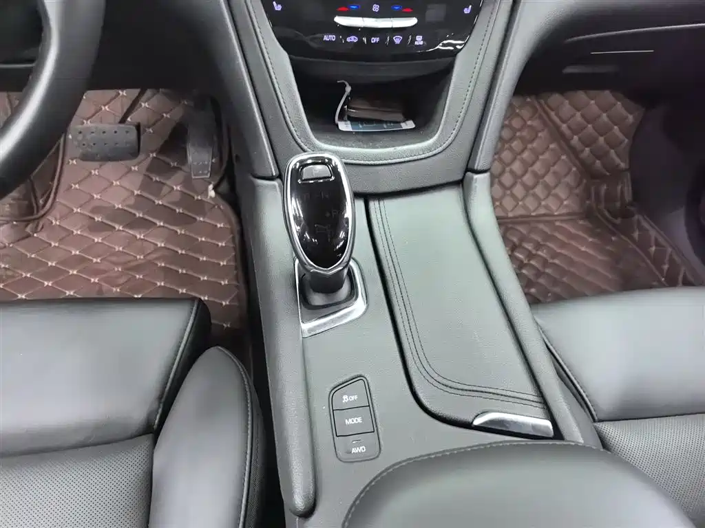 Cadillac XT5 2017 — фото 10