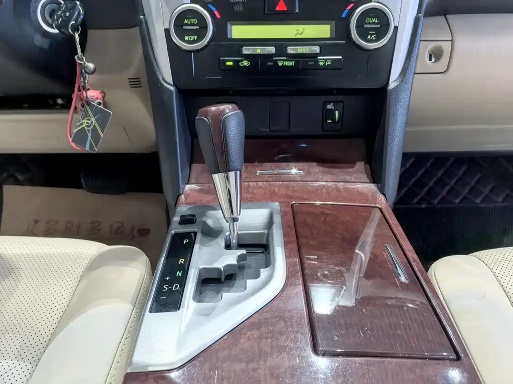 Toyota Camry 2014 — фото 18