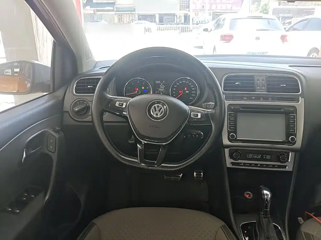 Volkswagen Polo 2014 — фото 11
