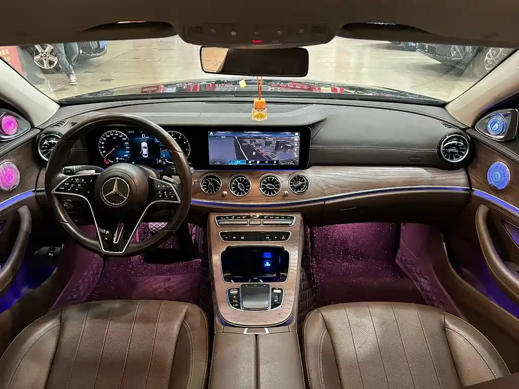 Mercedes-Benz E-Class 2023 — фото 7