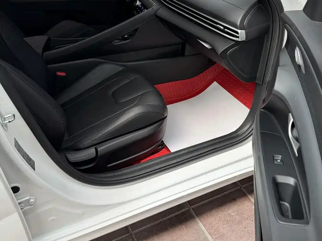 Hyundai Elantra 2023 — фото 13