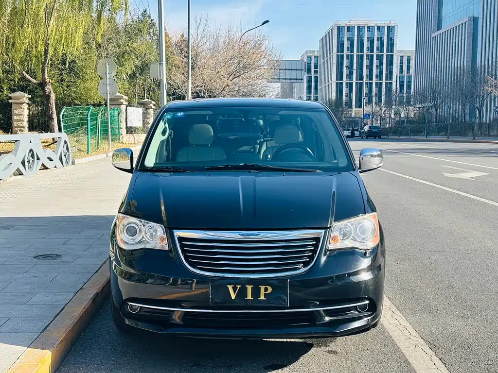 Chrysler Grand Voyager 2016 — фото 2
