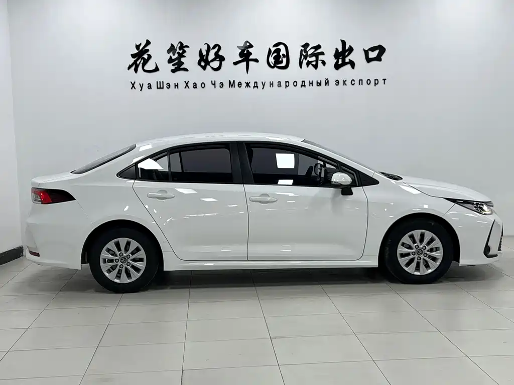 Toyota Corolla 2023 — фото 4