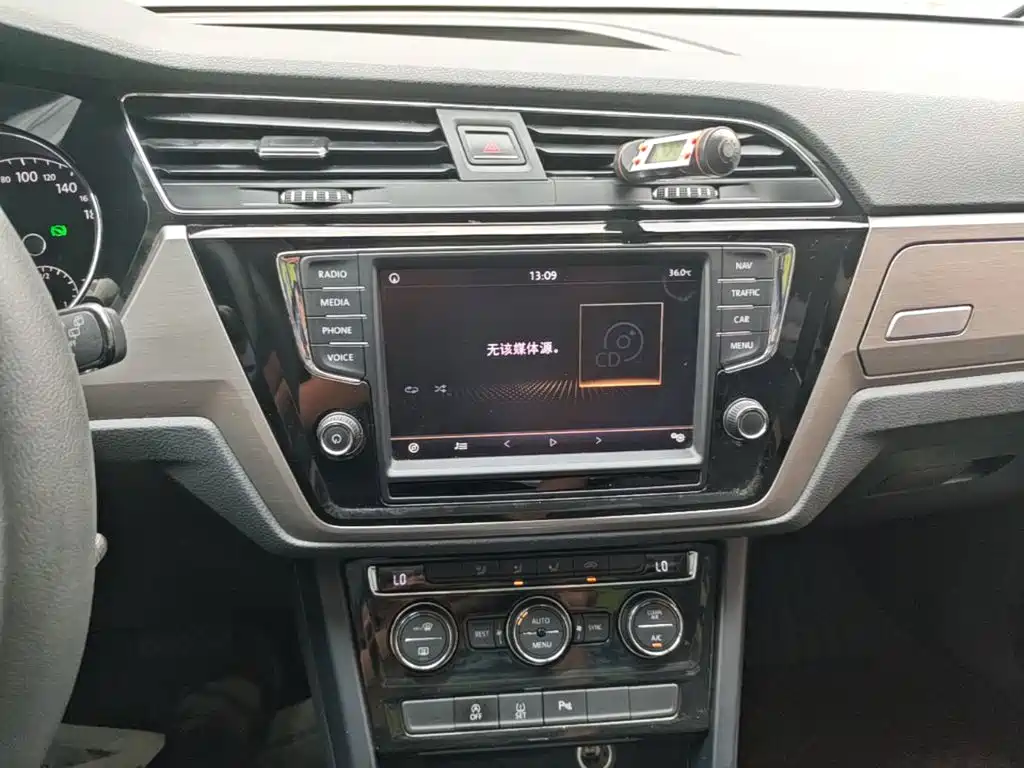 Volkswagen Touran 2018 — фото 13