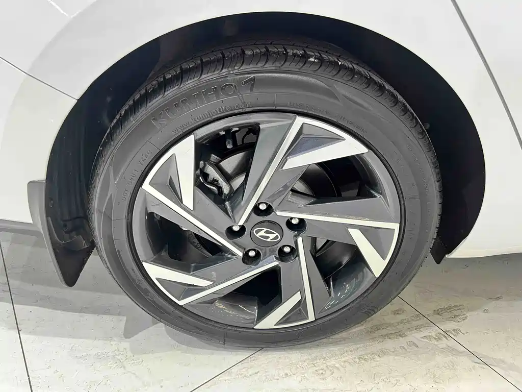 Hyundai Elantra 2024 — фото 19