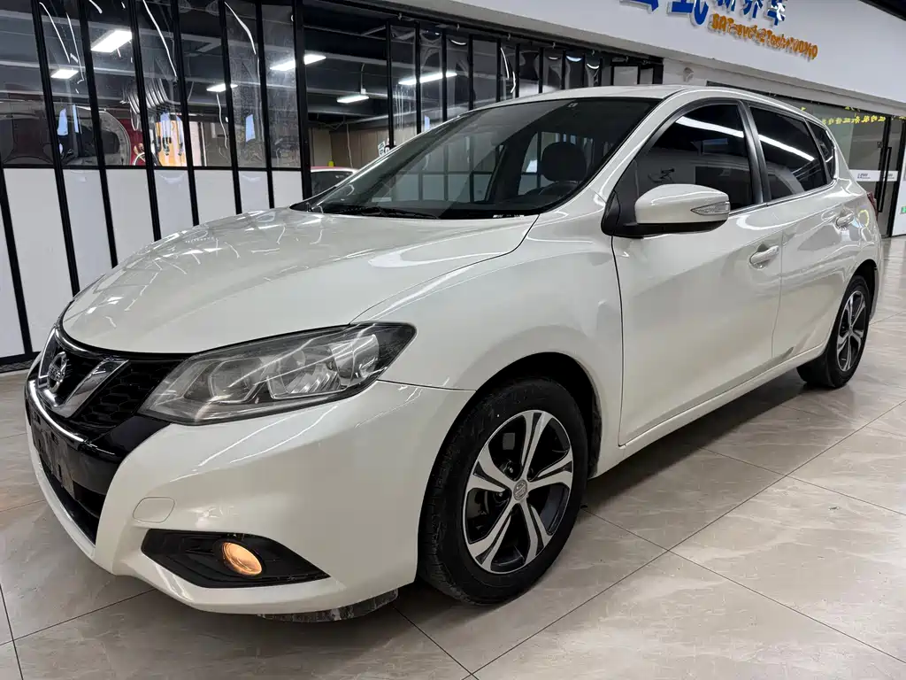 Nissan Tiida 2017 — фото 2