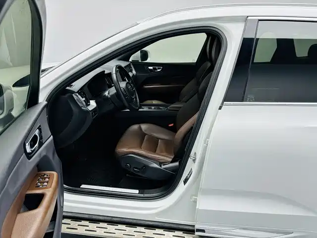 Volvo XC60 2021 — фото 14