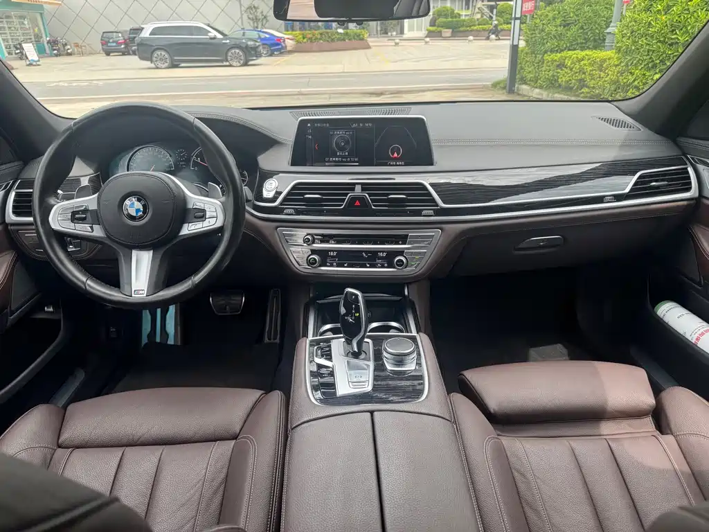 BMW 7 Series 2019 — фото 14