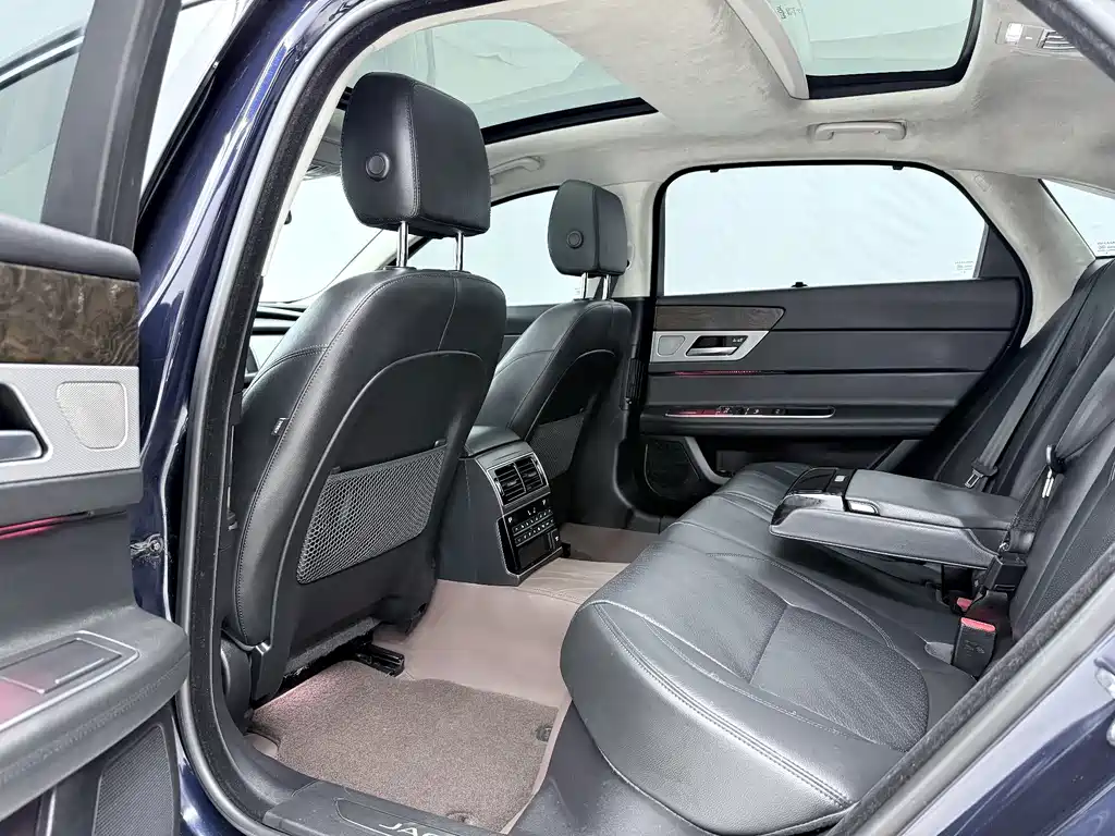 Jaguar XFL 2021 — фото 10