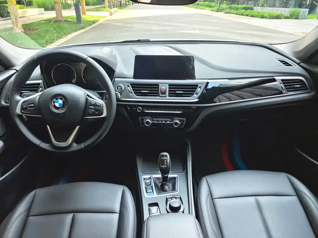 BMW 1 Series 2020 — фото 11