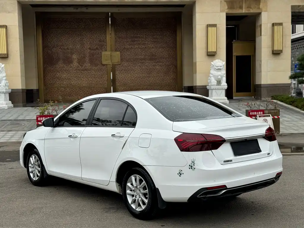 Geely Emgrand 2020 — фото 17