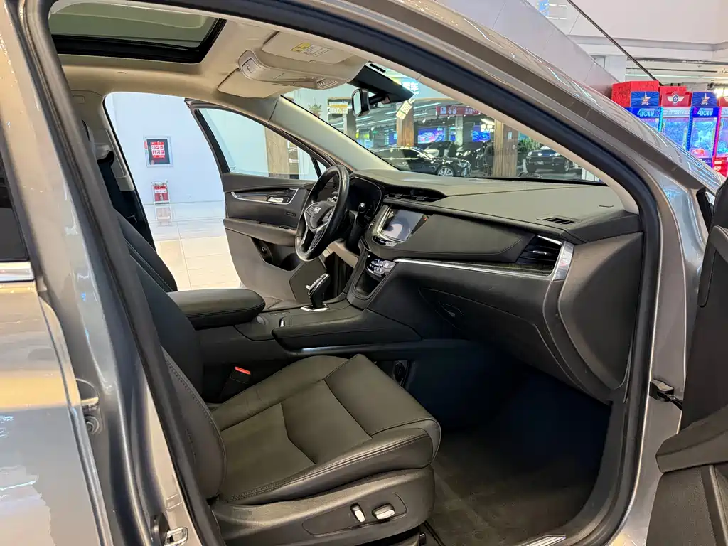 Cadillac XT5 2019 — фото 12