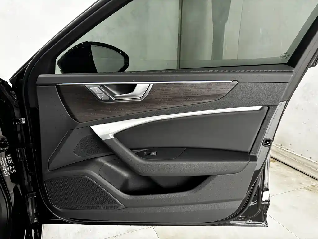Audi A6L 2025 — фото 24