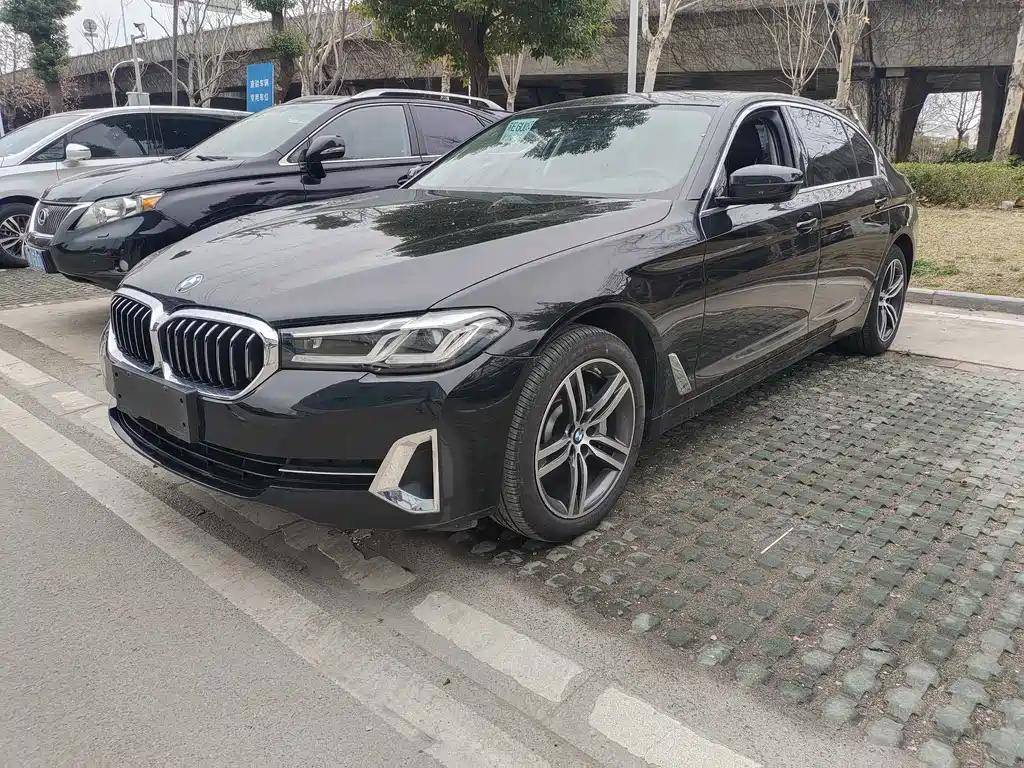 BMW 5 Series 2023 — фото 1