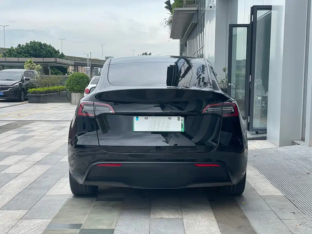 Tesla Model Y 2023 — фото 16