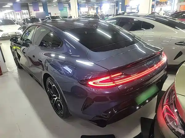 Xiaomi SU7 2025