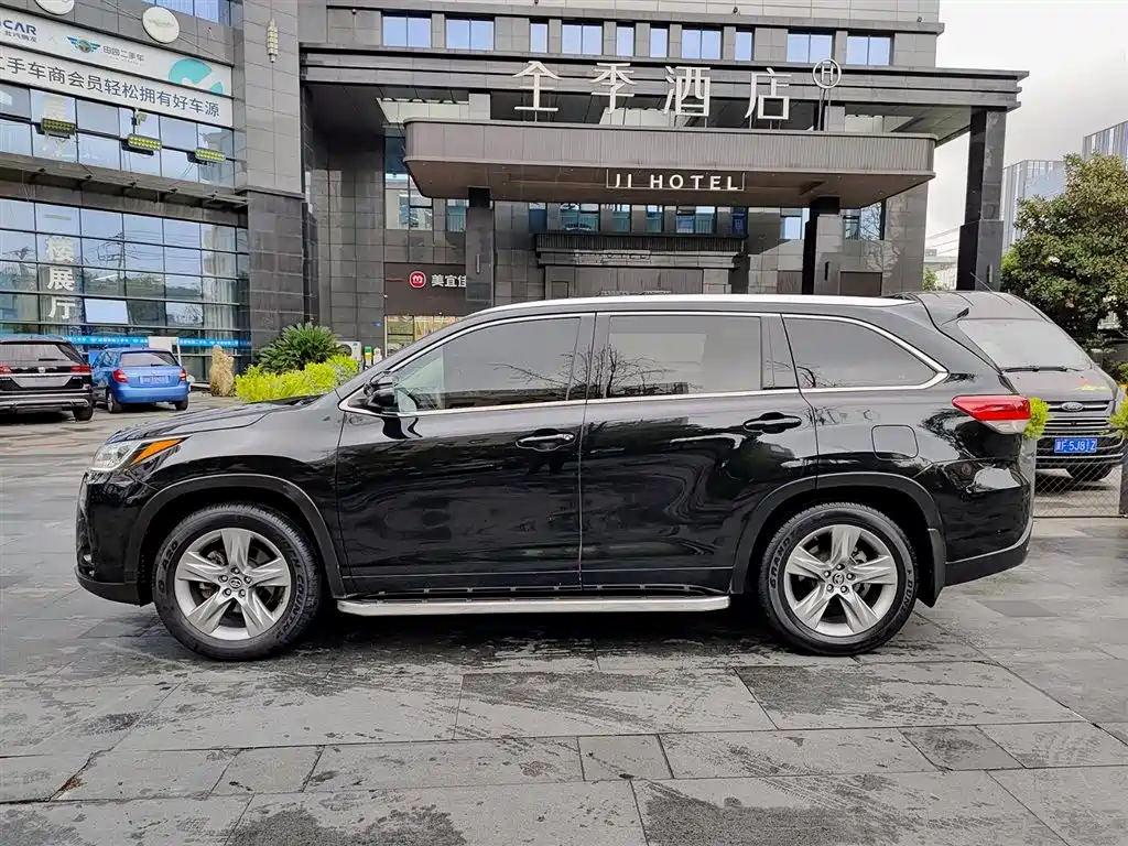 Toyota Highlander 2018 — фото 3