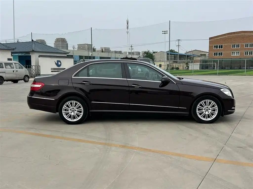 Mercedes-Benz E-Class 2011