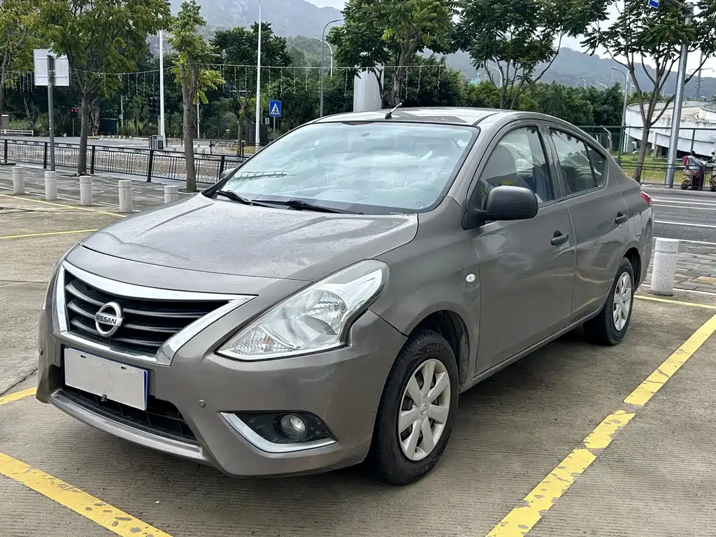 Nissan Sunny 2015 — фото 1