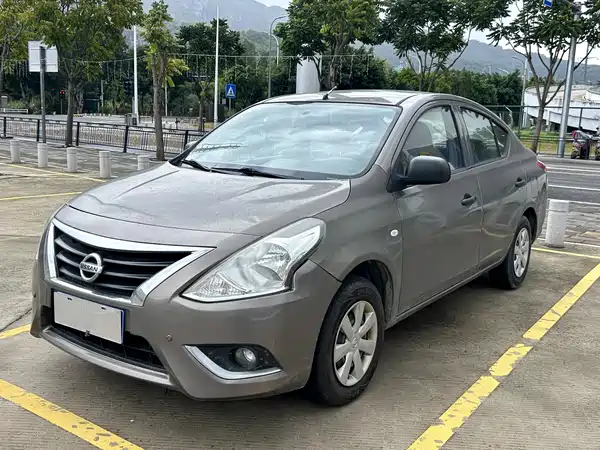 Nissan Sunny 2015
