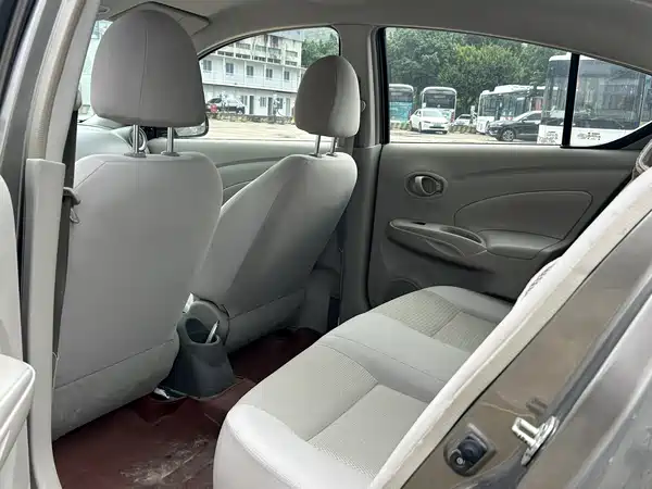 Nissan Sunny 2015