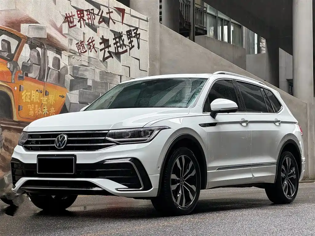 Volkswagen Tiguan L 2023 — фото 1