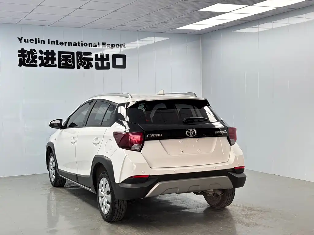 Toyota Yaris L 2022 — фото 8