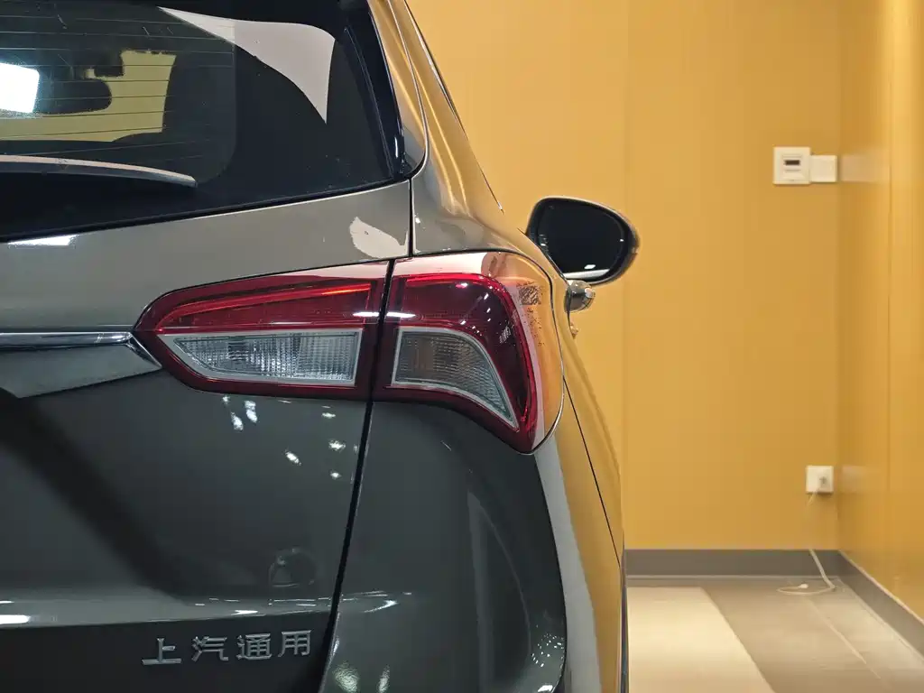 Buick Envision Plus 2018 — фото 24