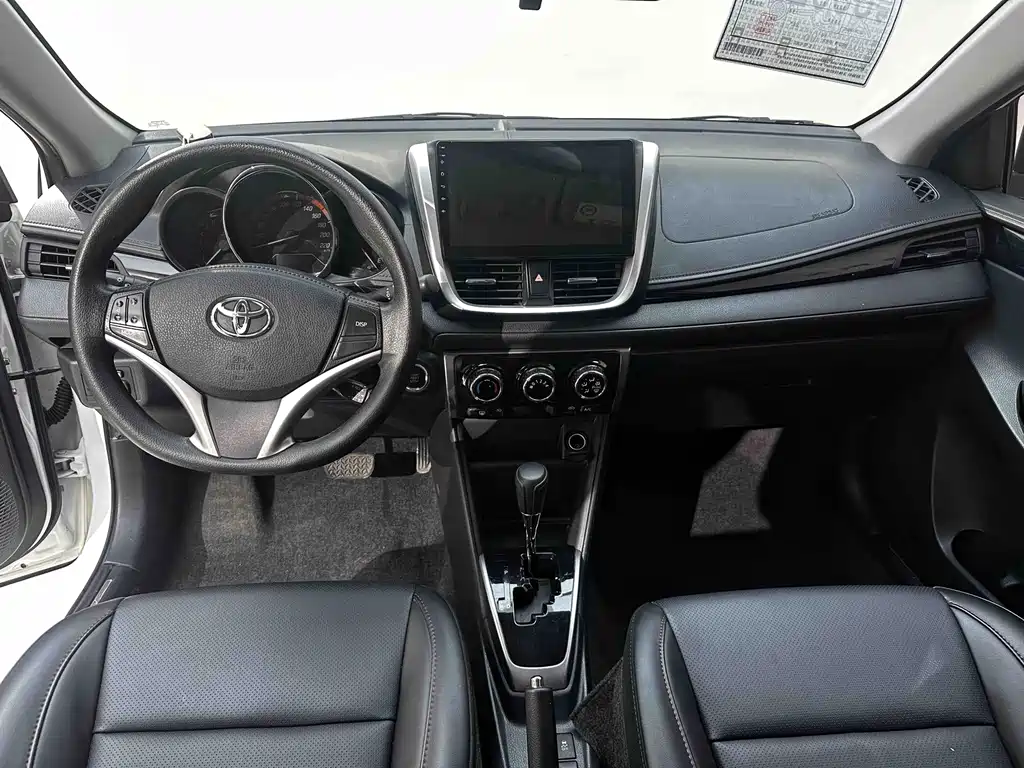 Toyota Yaris L 2022 — фото 12