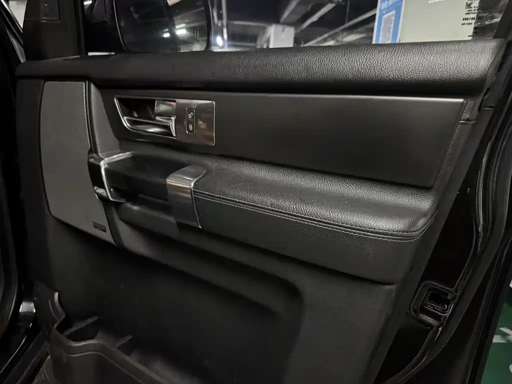 Land Rover Discovery 2012 — фото 15
