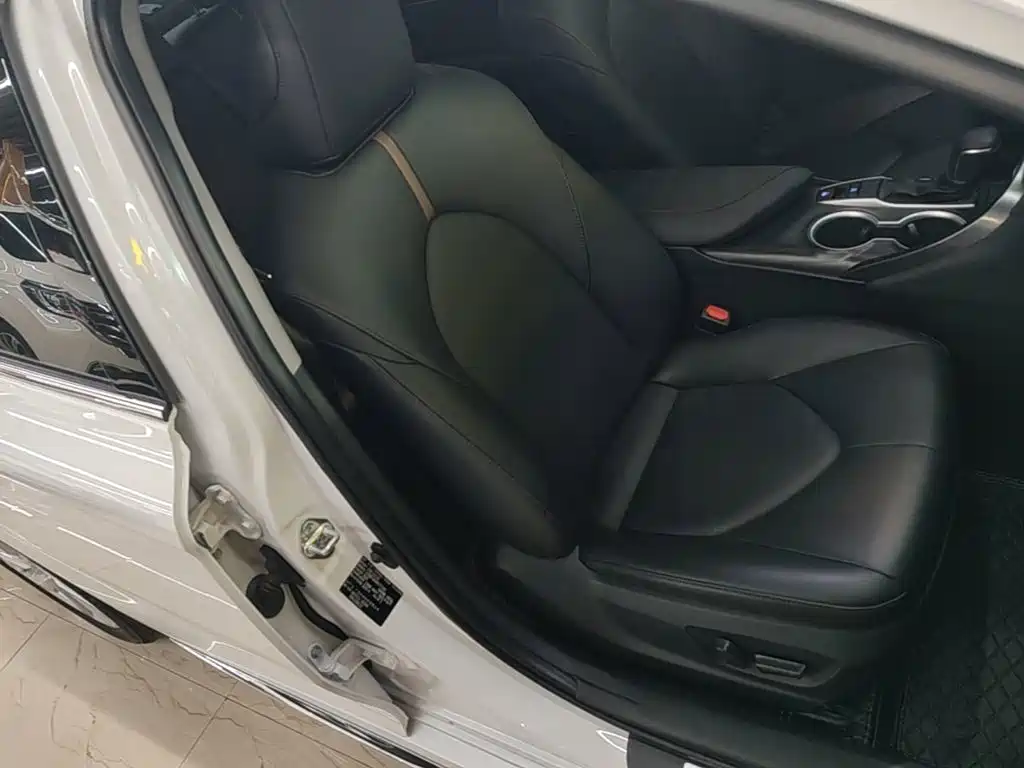 Toyota Camry 2023 — фото 25