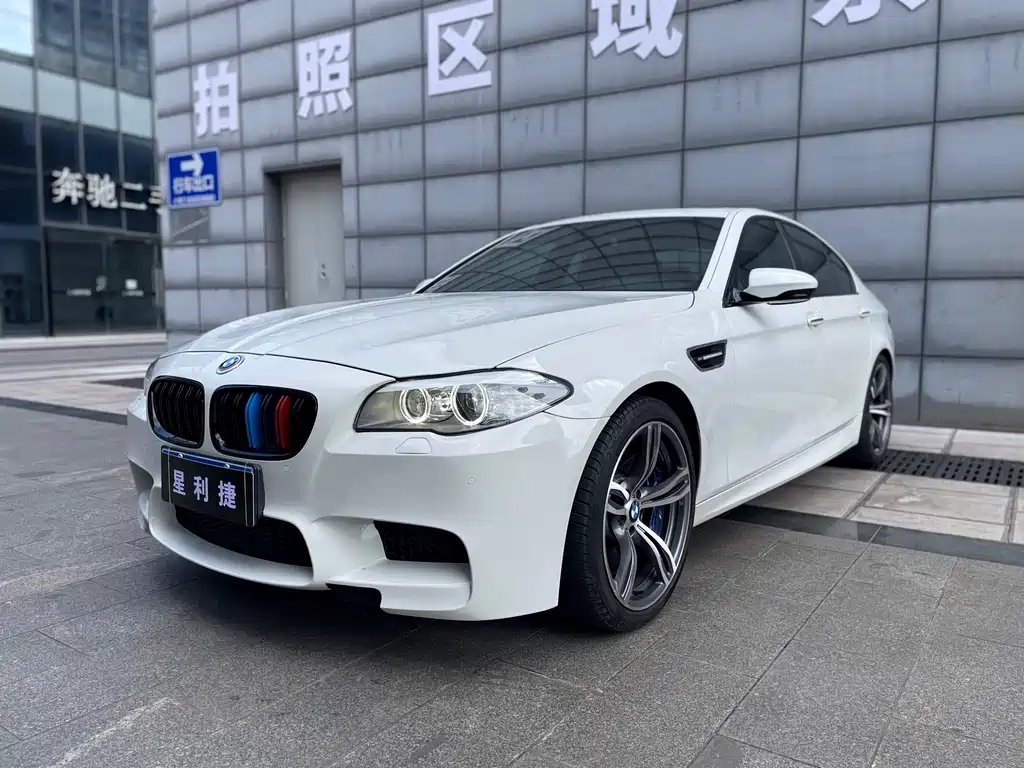 BMW M5 2012 — фото 1