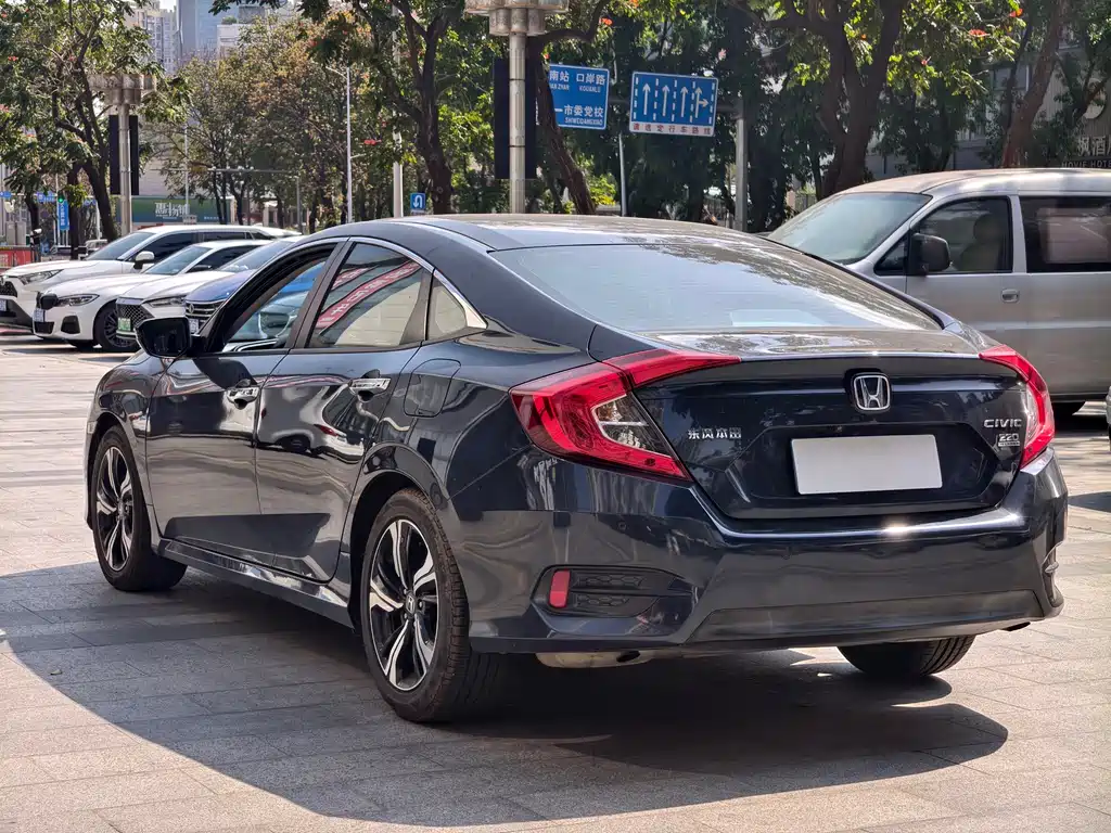 Honda Civic 2019 — фото 6