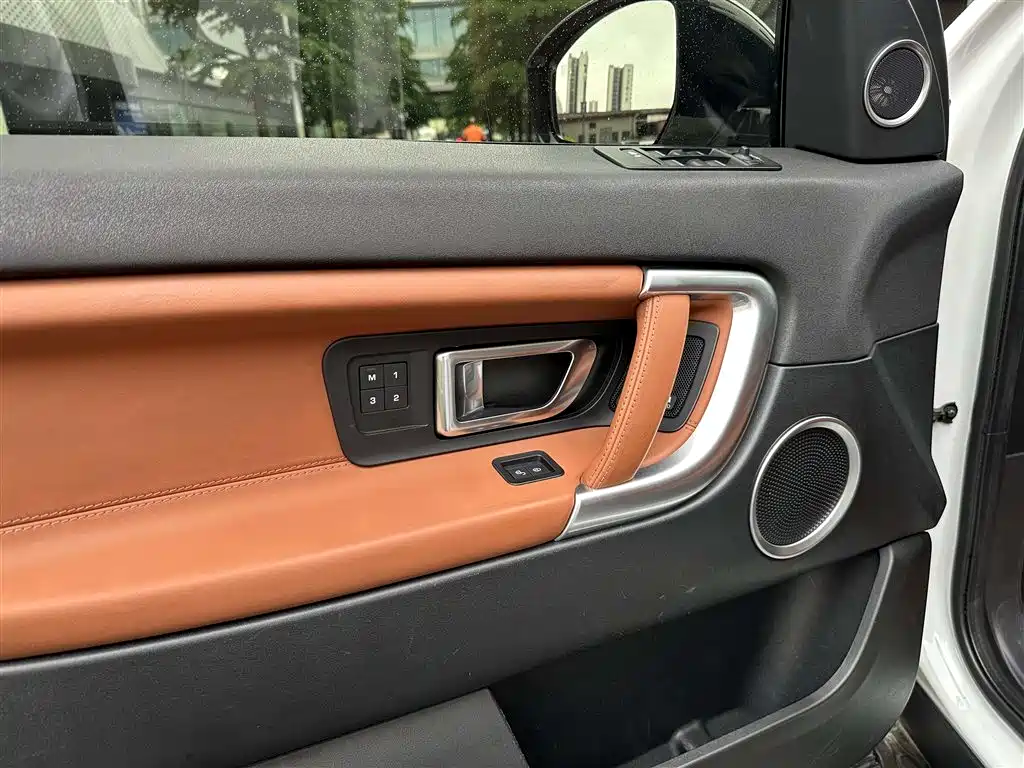 Land Rover Discovery Sport 2017 — фото 18