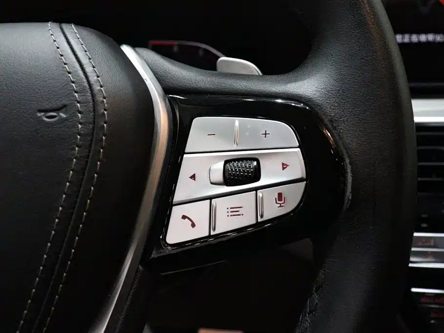 BMW 5 Series 2022 — фото 17