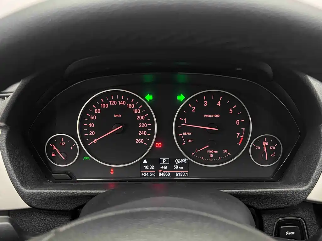 BMW 3 Series 2015 — фото 32