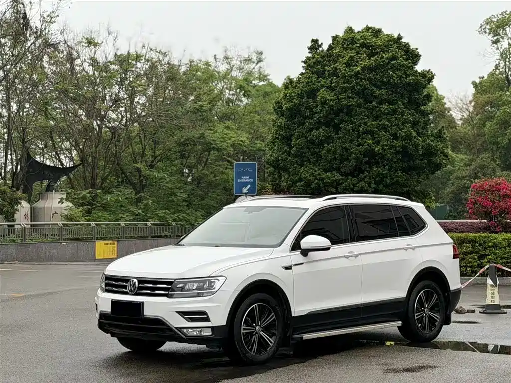 Volkswagen Tiguan L 2020 — фото 1