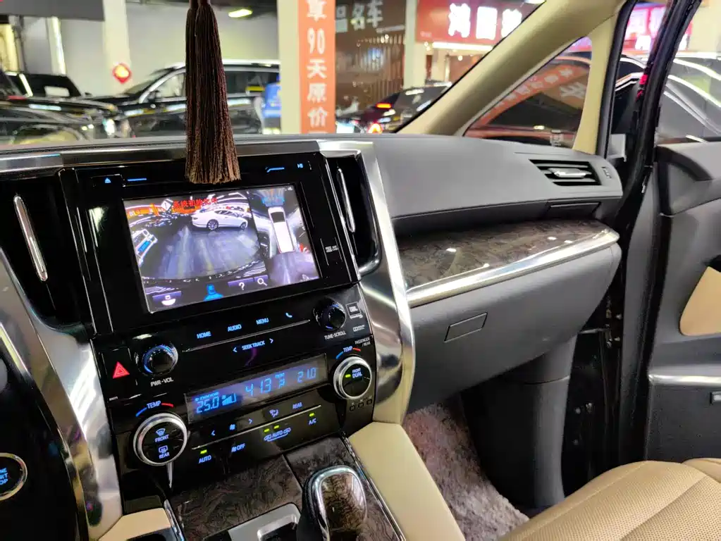 Toyota Alphard 2019 — фото 8