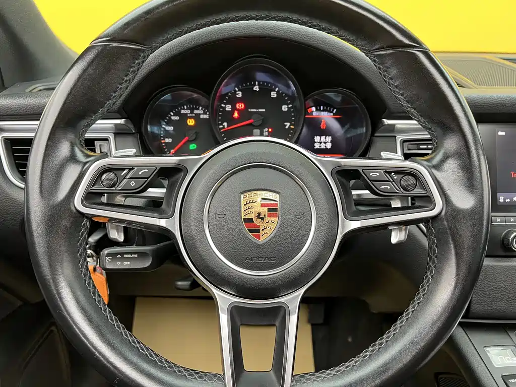 Porsche Macan 2016 — фото 10