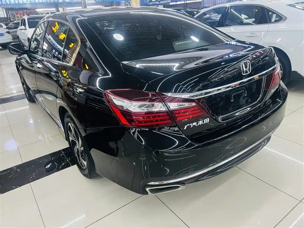 Honda Accord 2018 — фото 6