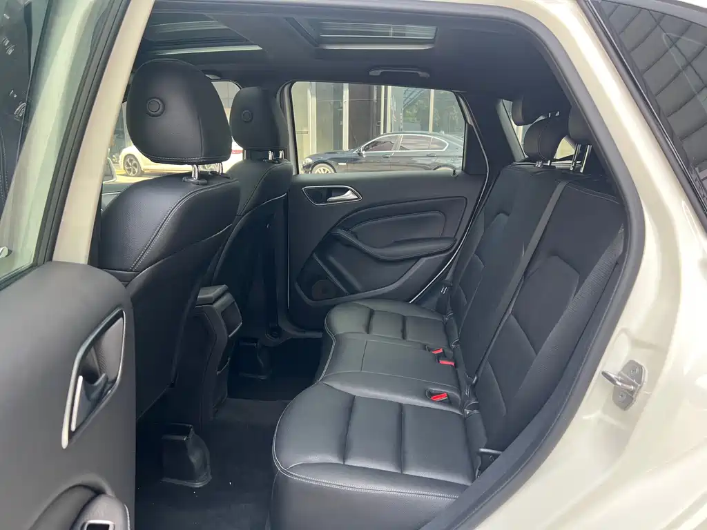 Mercedes-Benz B-Class 2018 — фото 13