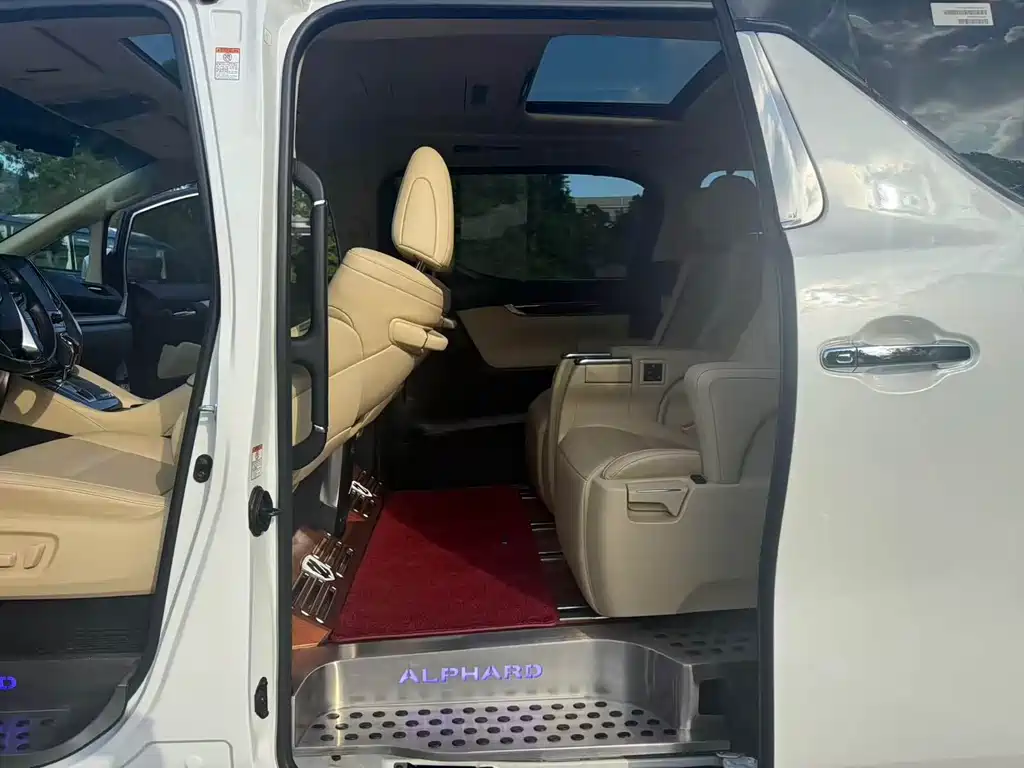 Toyota Alphard 2021 — фото 7