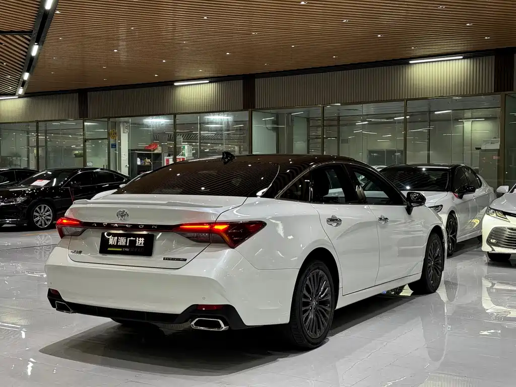 Toyota Avalon 2020 — фото 13