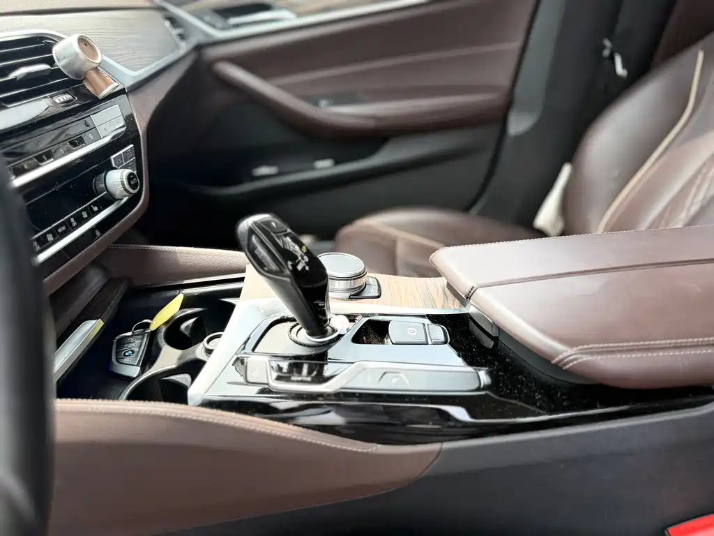 BMW 5 Series New Energy 2020 — фото 14