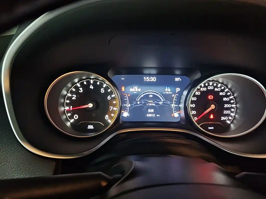 Jeep Compass 2019 — фото 12