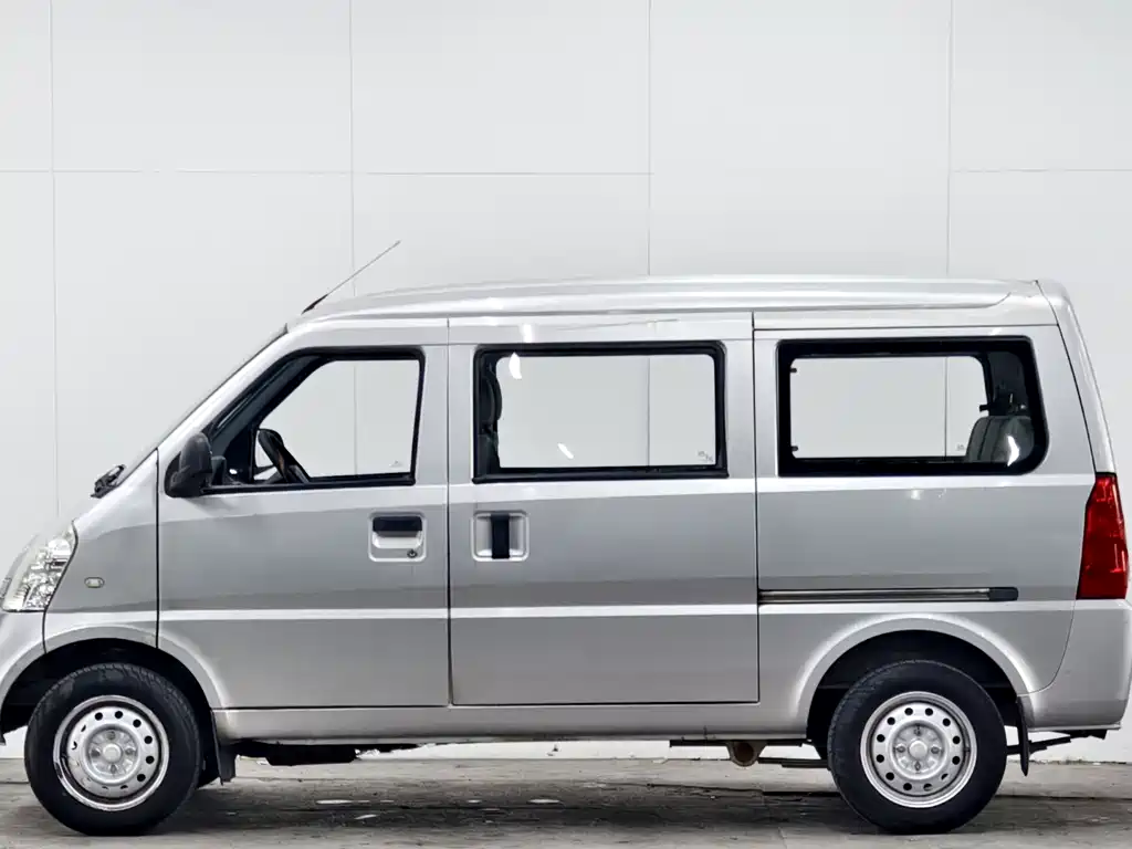 Wuling Rongguang 2013